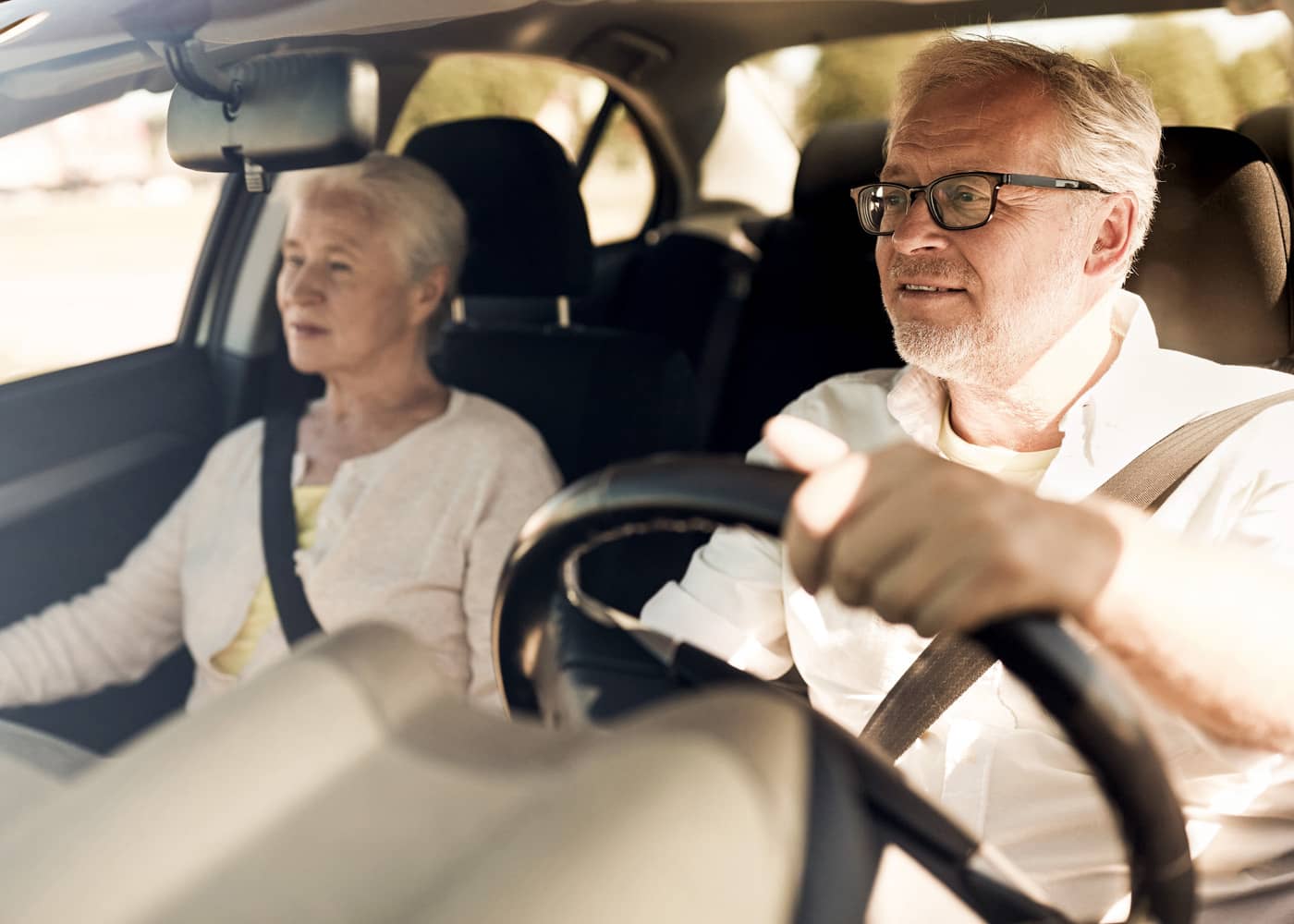 voiture couple âgé