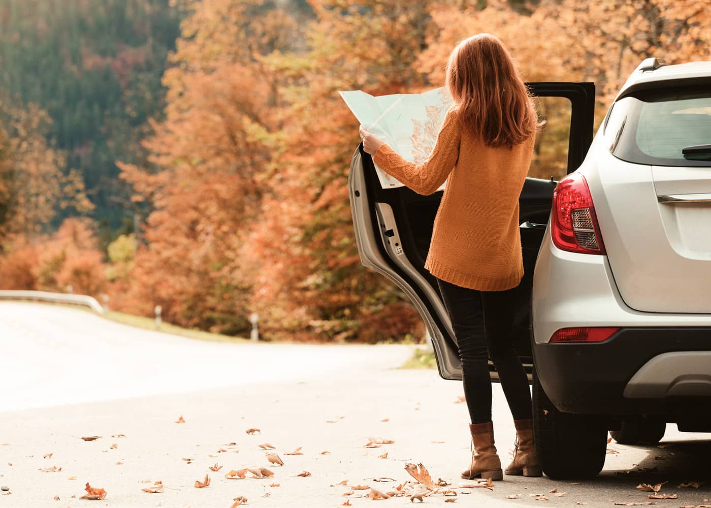 op vakantie met de auto vrouw plattegrond